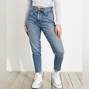 Hollister Curvy Vintage Stretch Ultra High-Rise Paper-Bag Mom Jeans